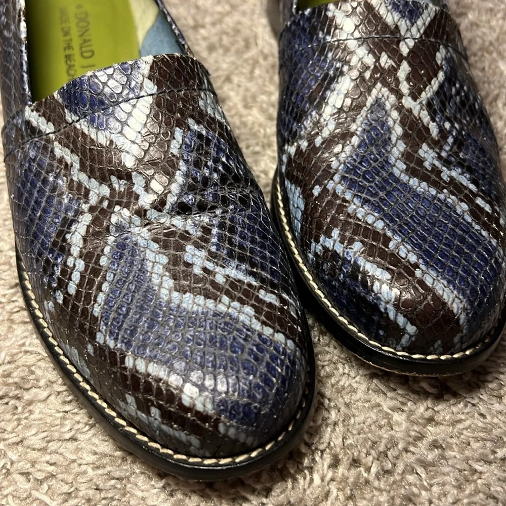 Women’s Donald J Pliner brown leather‎ loafers Snakeskin 5.5 51/2 Flats Comfy